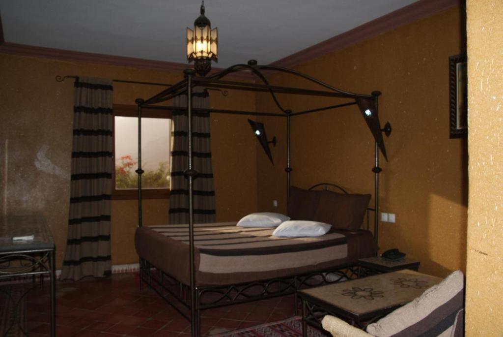 Click Excursions Tafraoute Hotel Taddart Bagian luar foto